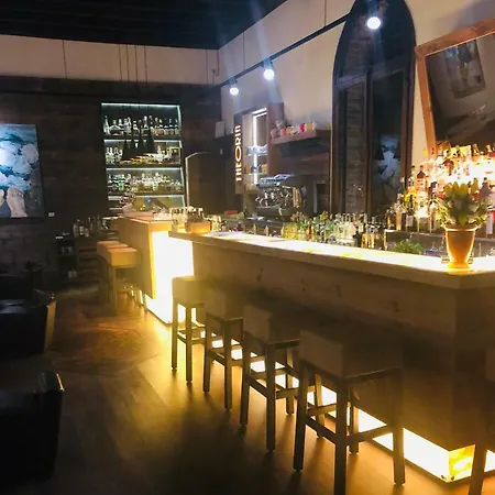 Vecchia Luna With Pool By Italian דירה לנו