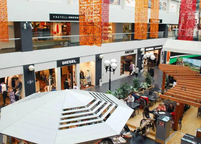 Vecchia Luna With Pool By Italian Lägenhet Lenno